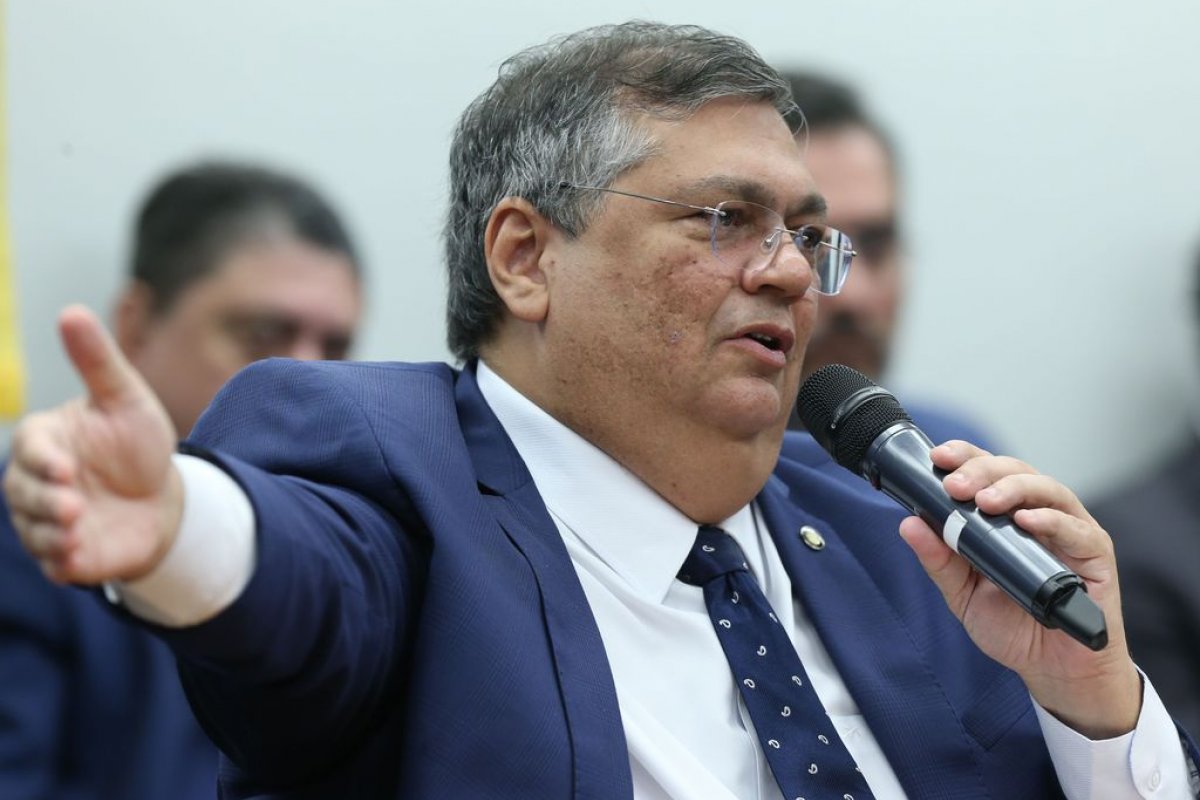 Flávio Dino sai em defesa da PL das Fake News