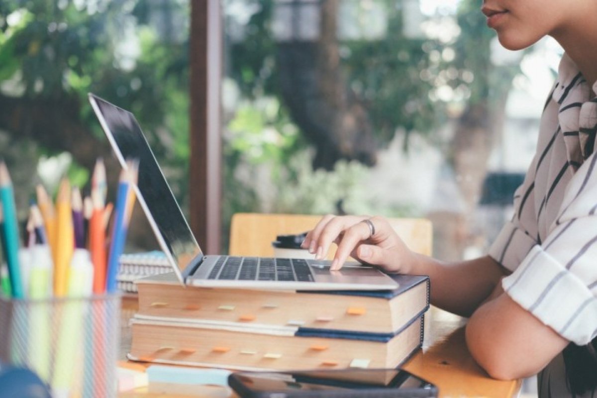 Cursos de especialização saem na frente do mestrado e doutorado com o triplo de estudantes matriculados