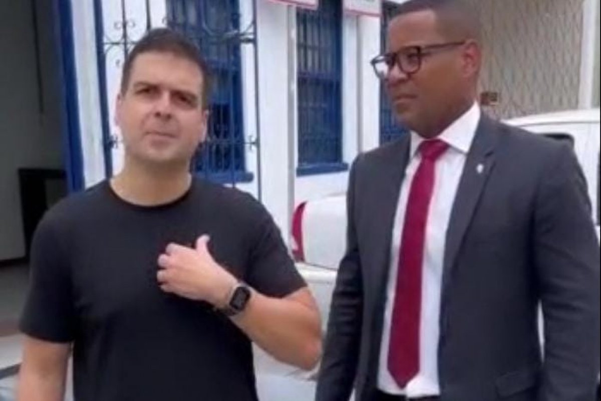 Vídeo: Marcelo Castro comparece à delegacia e diz estar "a disposição"