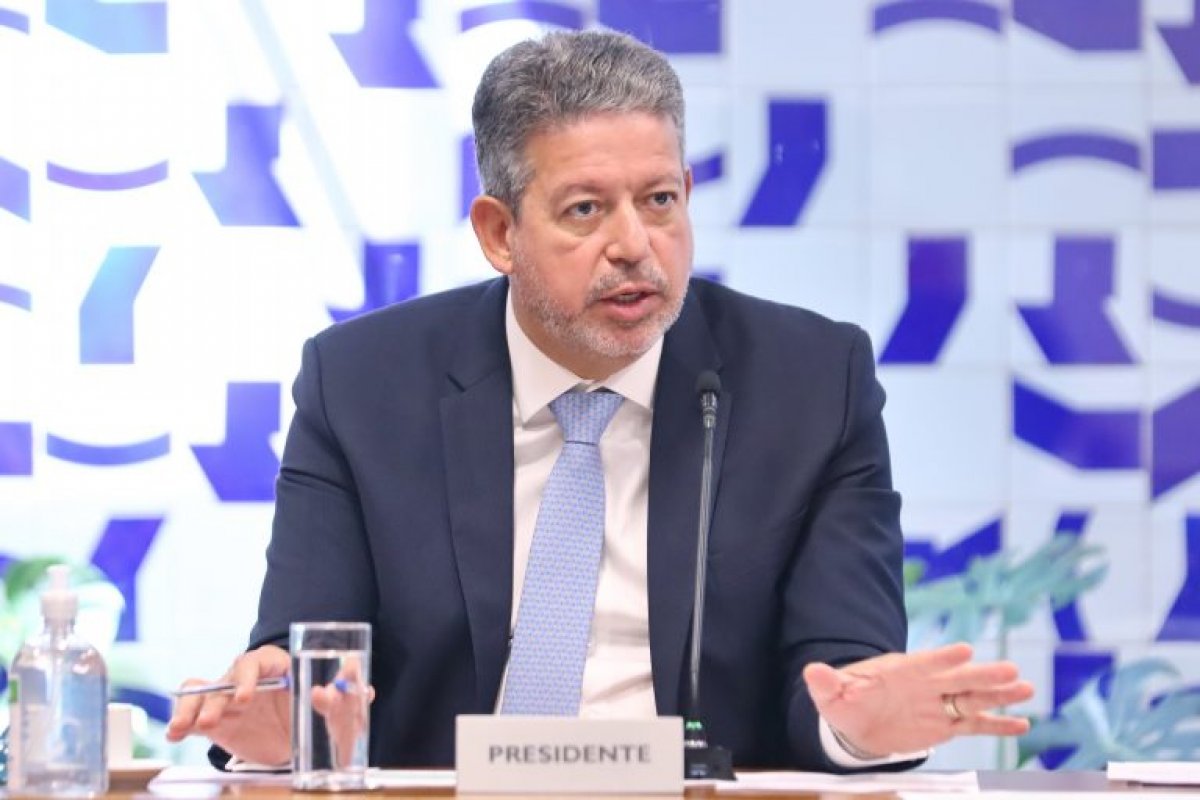 Lira afirma que Câmara tomará medidas contra big techs pelos ataques ao PL das Fake News