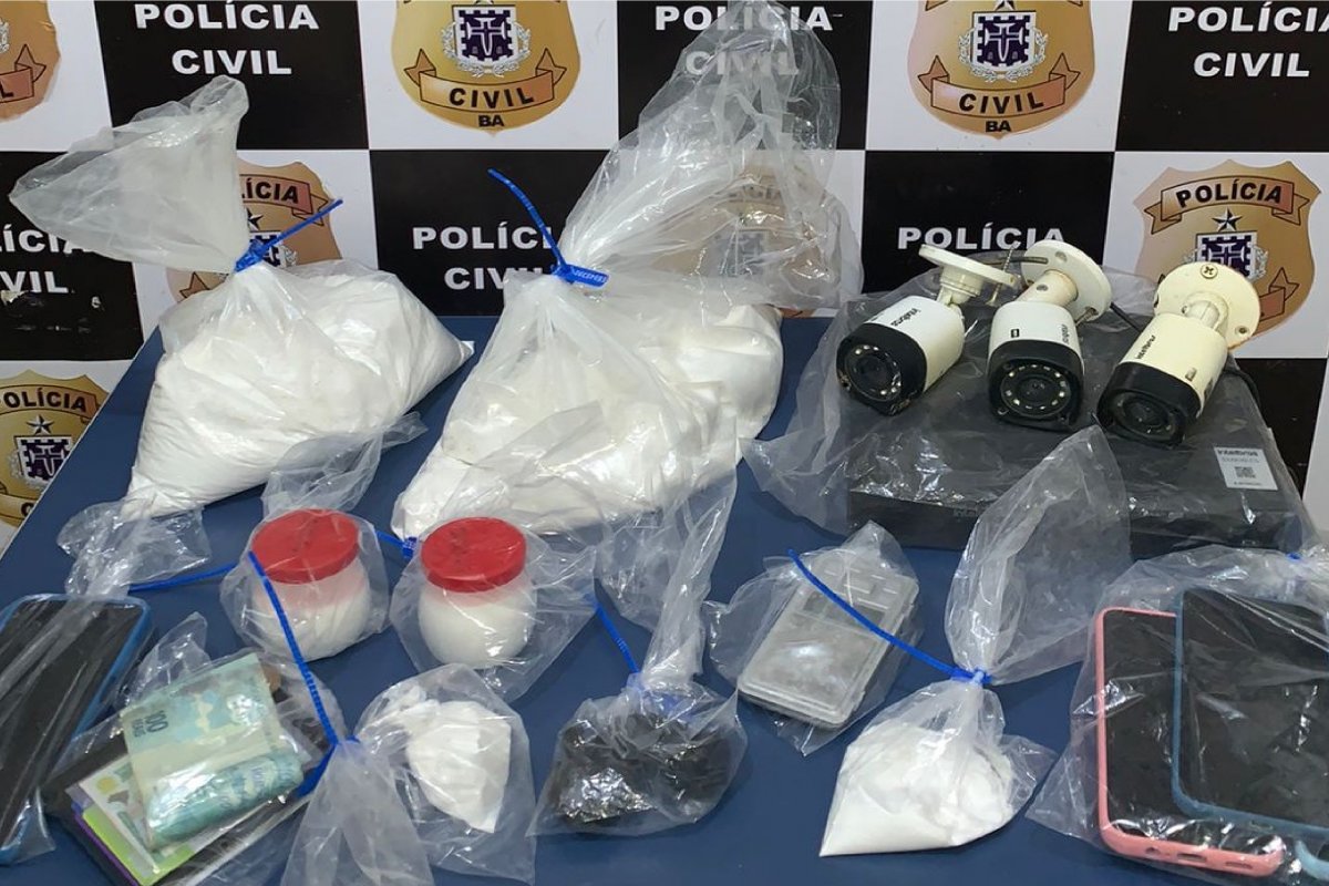 Homem é flagrada traficando em via pública da cidade Vitória da Conquista (BA)