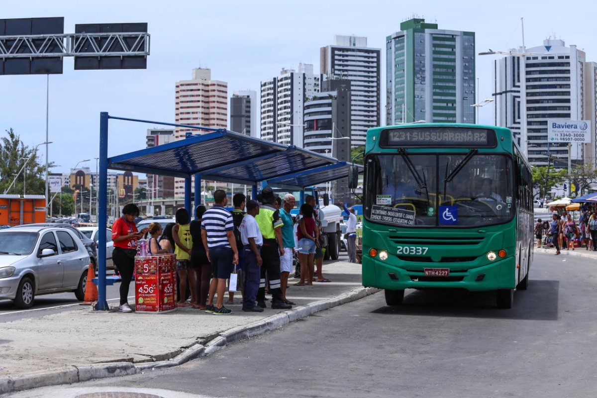 Ônibus sairão das garagens mais tarde nesta quinta-feira (4) em Salvador