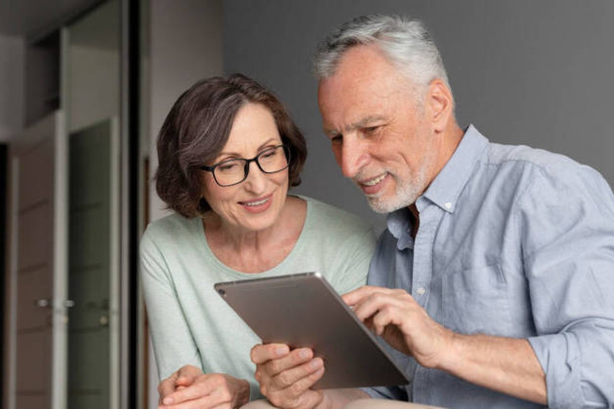 Uso regular da internet pode reduzir risco de demência, sugere estudo