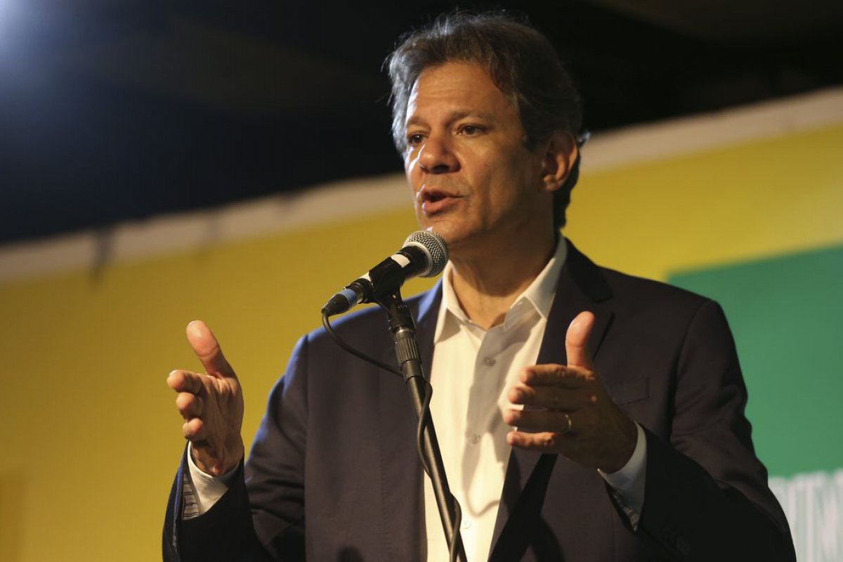 Votação do arcabouço fiscal deve ser realizada após 15 de maio, diz Haddad