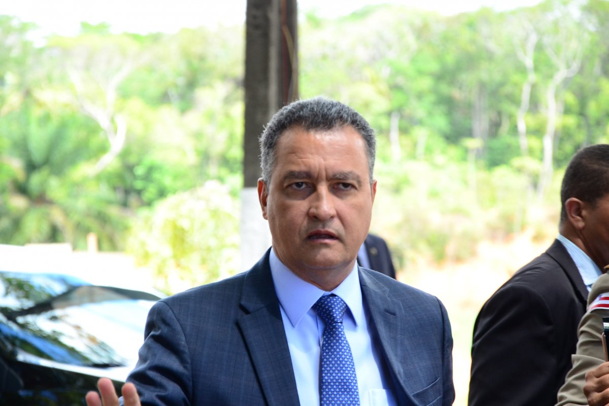 Rui afirma que candidato do PT não pode 'ficar esperando em berço esplêndido'