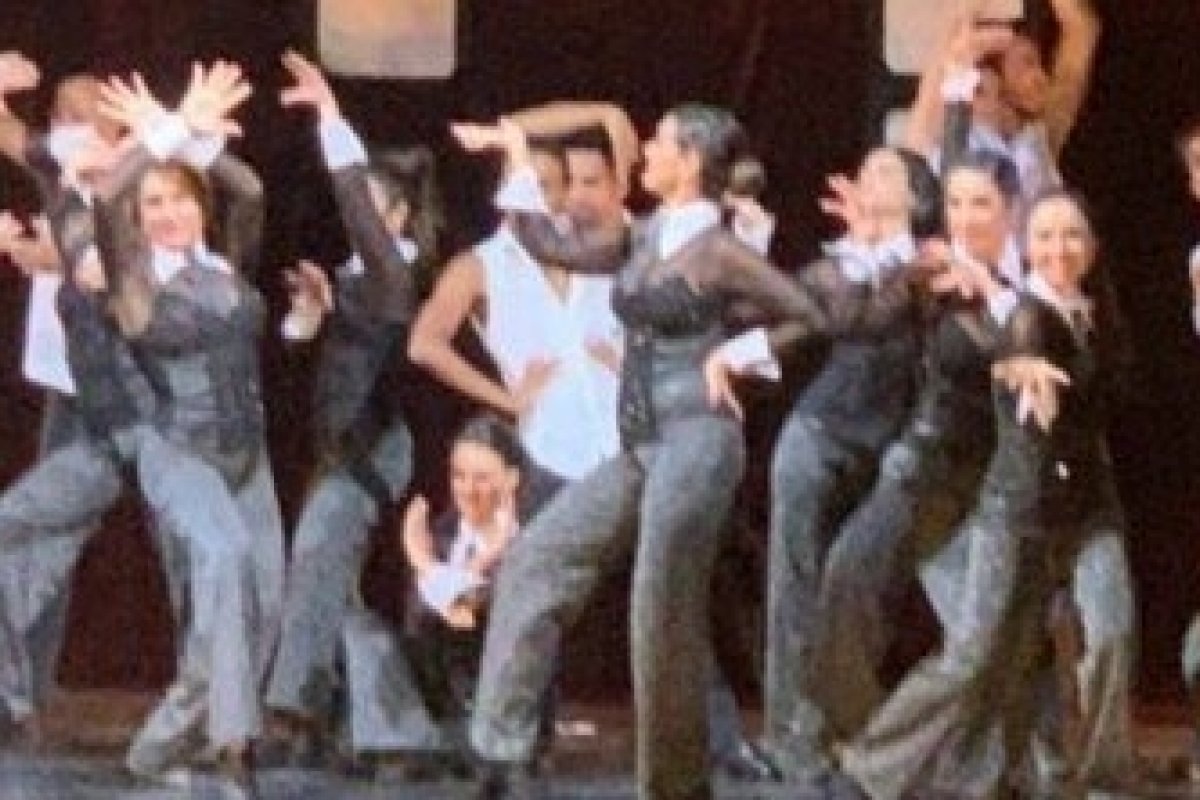 Fátima Bernardes dança Madonna em espetáculo no Rio