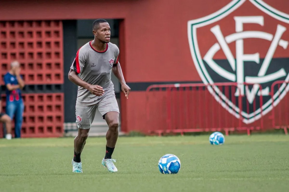 Vitória enfrenta Botafogo-SP em busca da liderança da Série B do Brasileiro