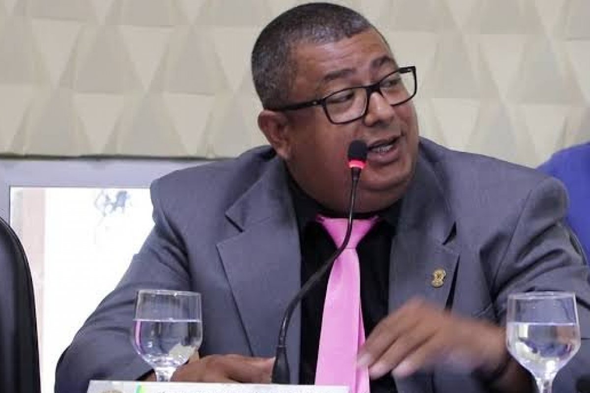 MP aciona prefeito e município de Bom Jesus da Lapa por improbidade administrativa em razão de contratações ilegais