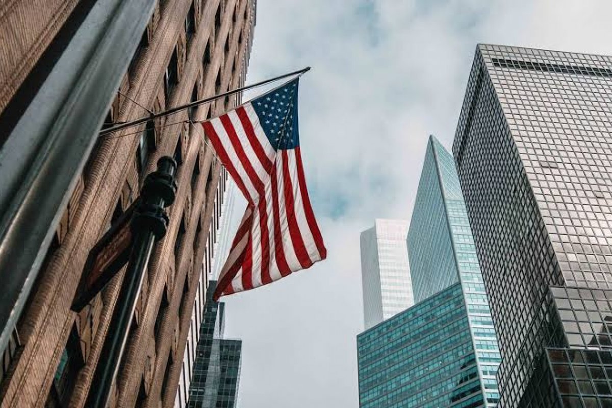 Economia dos Estados Unidos cria 253 mil empregos em abril, superando expectativas