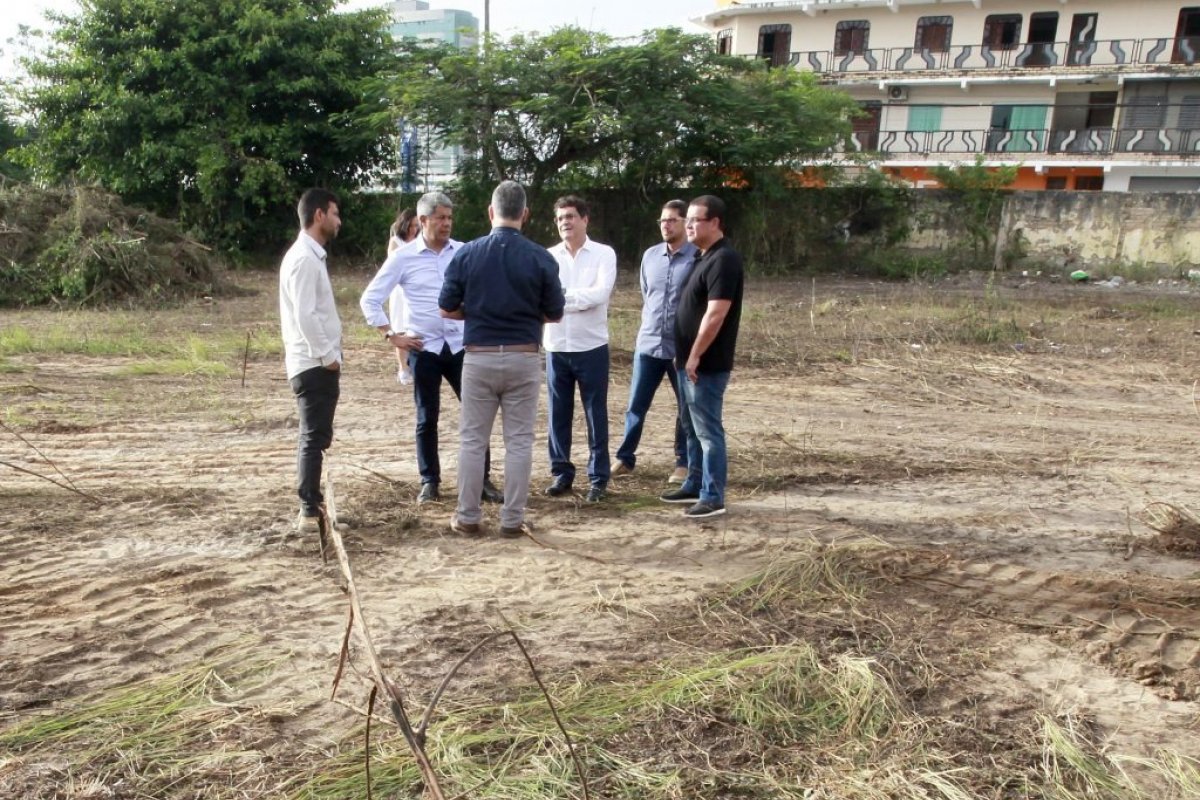 Jerônimo vistoria obras do Centro de Convenções e Teatro de Feira de Santana