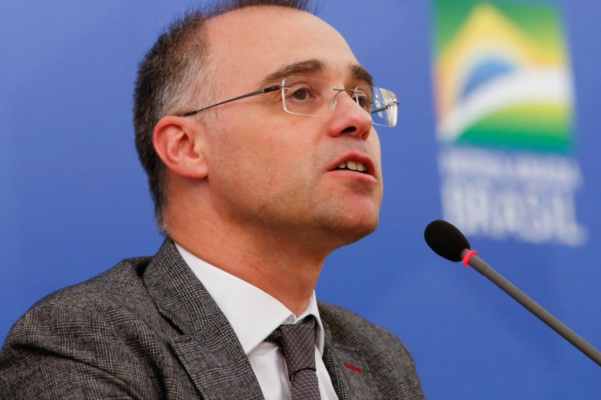 STF derruba liminar de Mendonça que suspendeu processos sobre compra de terras por estrangeiros