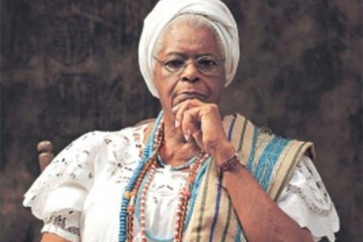 O Caçador que traz alegrias: a Inesquecível Mãe Stella de Oxossi