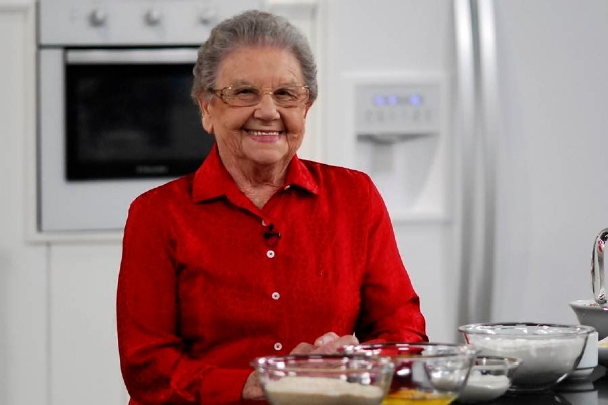 Morre Vovó Palmirinha, aos 91 anos, em São Paulo