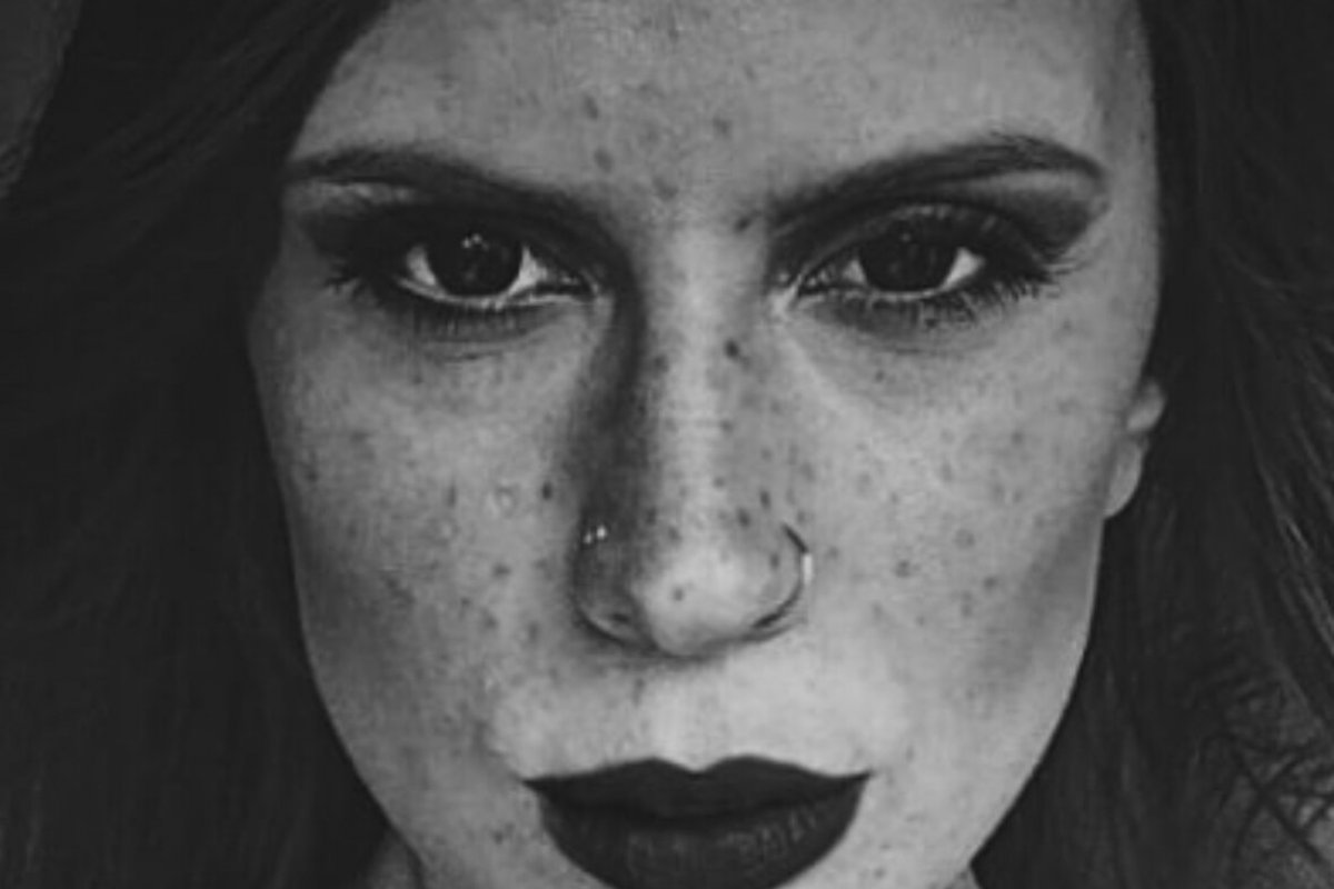 Maya lança “Voices in My Head" nas plataformas digitais