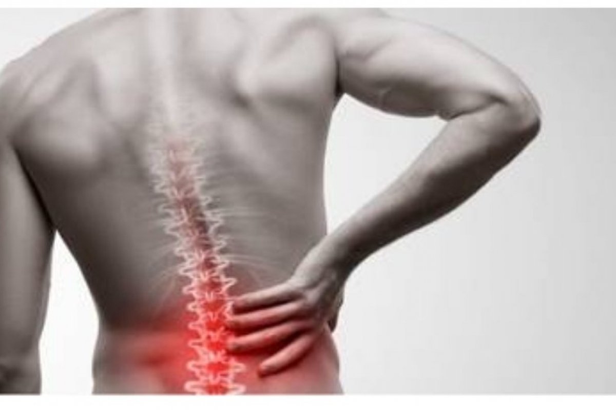 Dor lombar afeta 540 milhões de pessoas e tratamento com LED pode reduzir sintomas