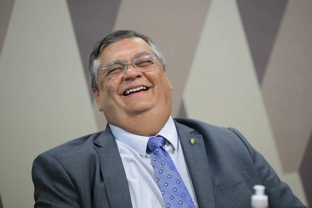 Vídeo: em discussão sobre atentado, Dino ironiza do Val: 'Se o senhor é da Swat, eu sou dos Vingadores'