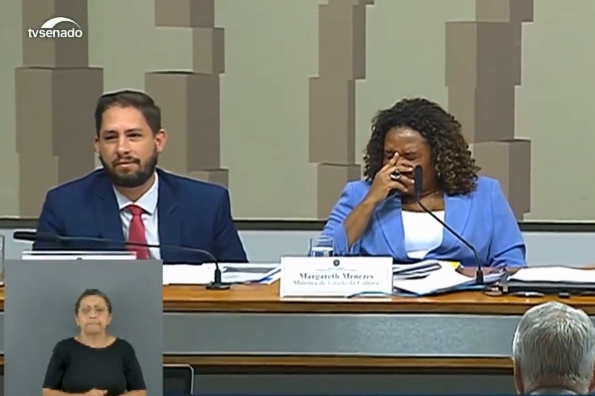 Vídeo: Margareth Menezes se emociona ao saber da morte de Rita Lee
