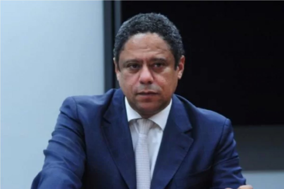 "A internet não é terra sem lei", diz relator do PL das Fake News
