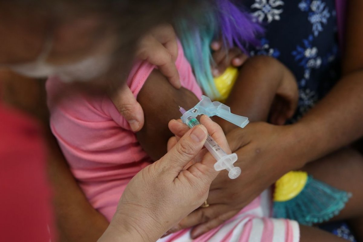 Apenas 16% das crianças de 3 e 4 anos tomaram duas doses da vacina contra Covid-19, diz Fiocruz