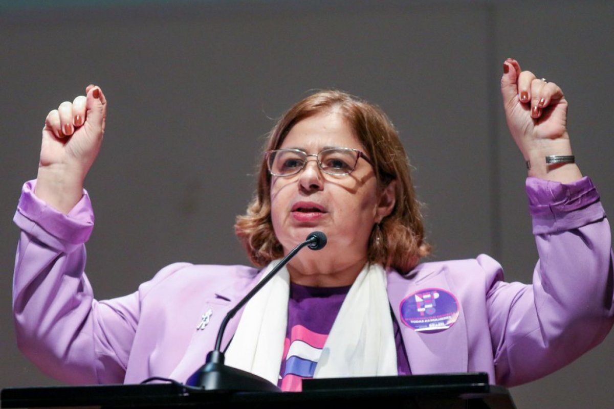 Ministra diz que é necessário combater conteúdos que lucram com ódio contra as mulheres