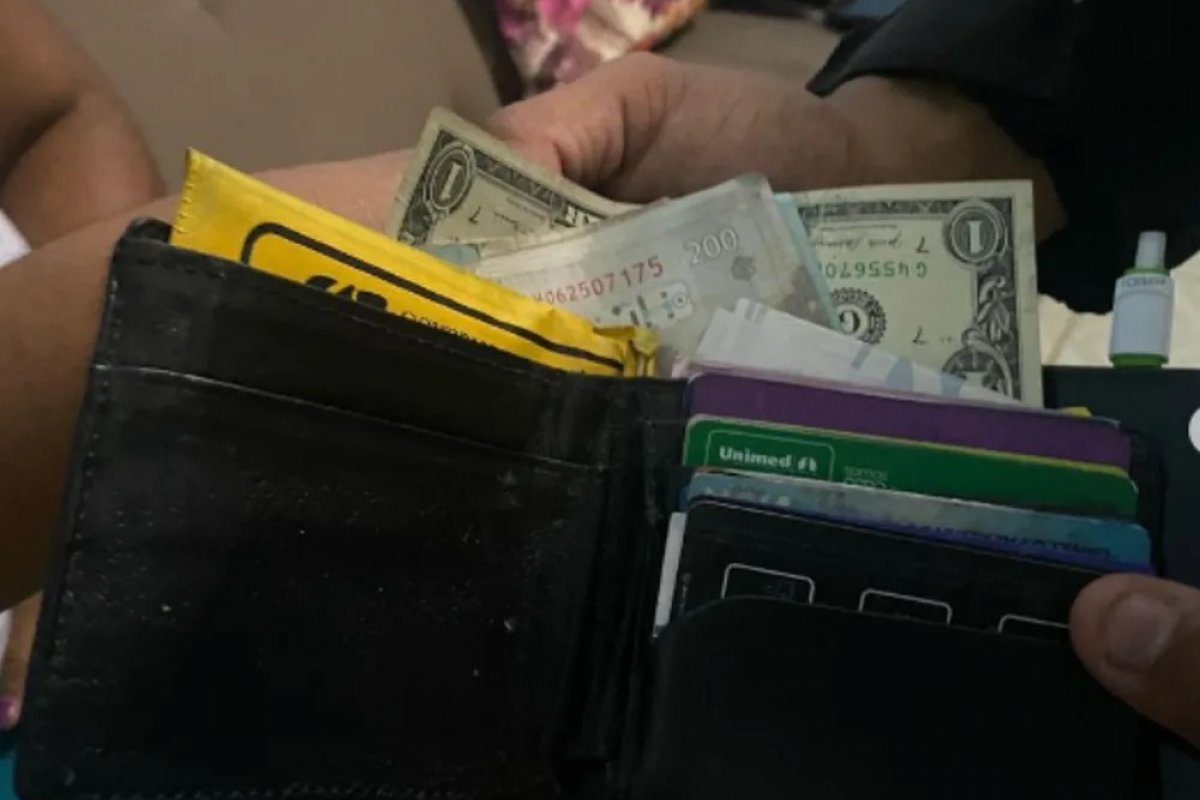 Professora encontra carteira com R$ 80 mil no oeste da Bahia