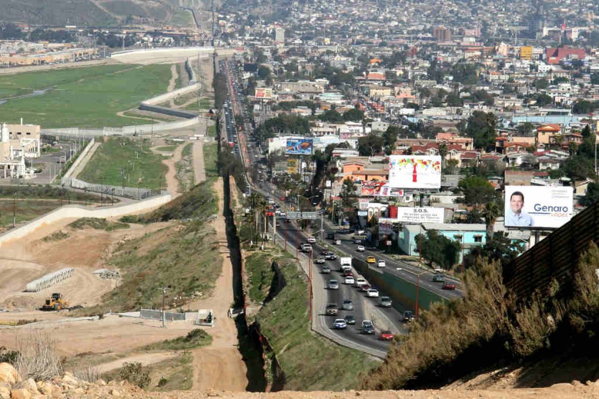 Milhares de migrantes chegam na fronteira EUA-México à espera do fim do 'Título 42'