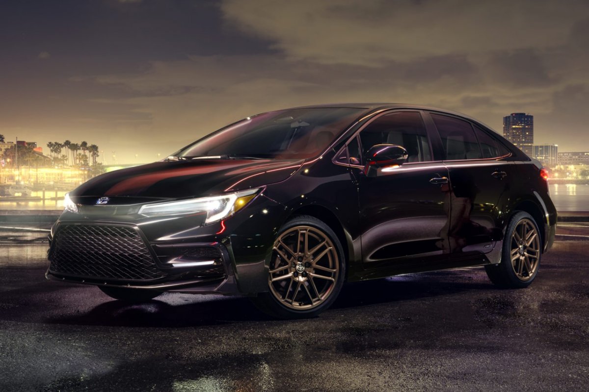Toyota lança Corolla “Nightshade” nos EUA com motor 1.8 ou híbrido