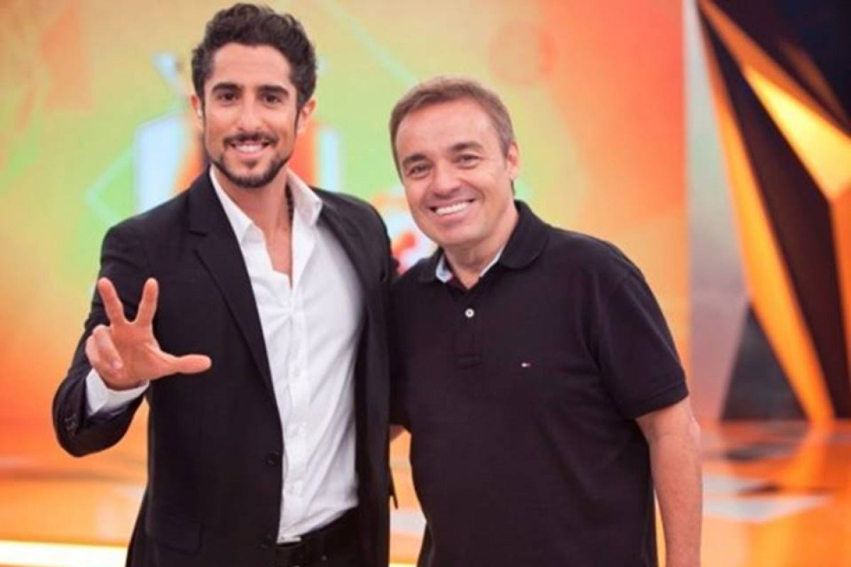 Amigo secreto da RecordTV: Marcos Mion chora ao saber que Gugu o tirou