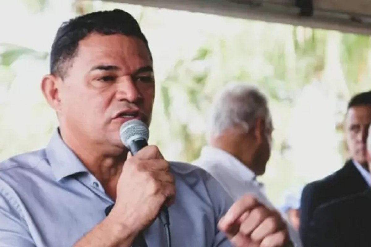 Deputado Hermeto é condenado a indenizar casal por comentário homofóbico