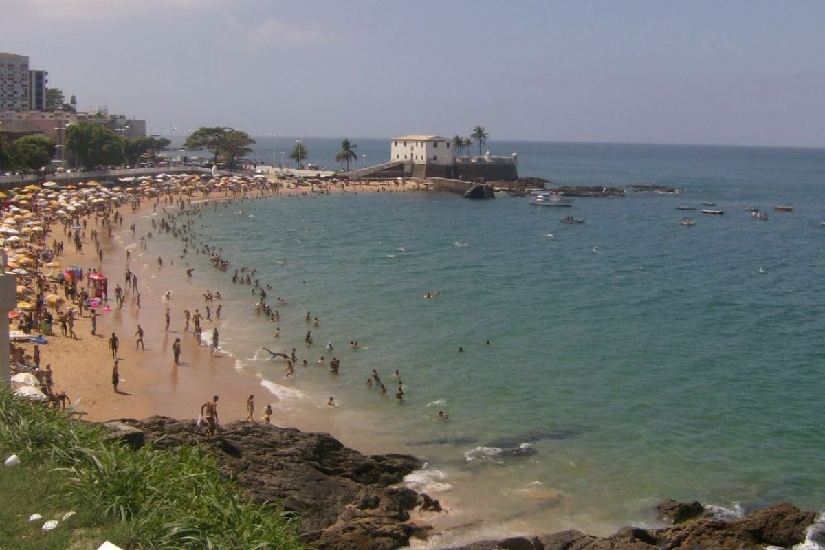 Inema aponta que 19 praias estão impróprias para banho neste final de semana em Salvador