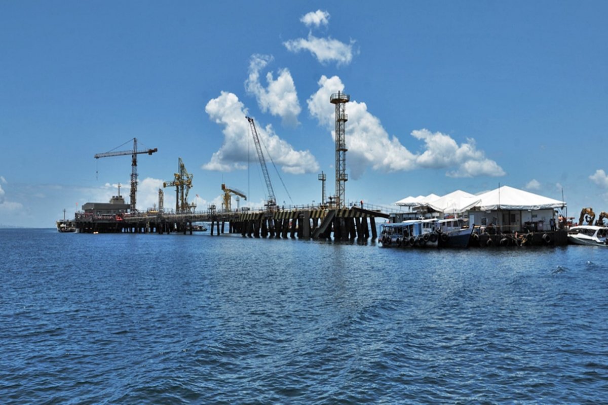 Petrobras dá início ao processo para arrendar terminal de regaseificação em Salvador