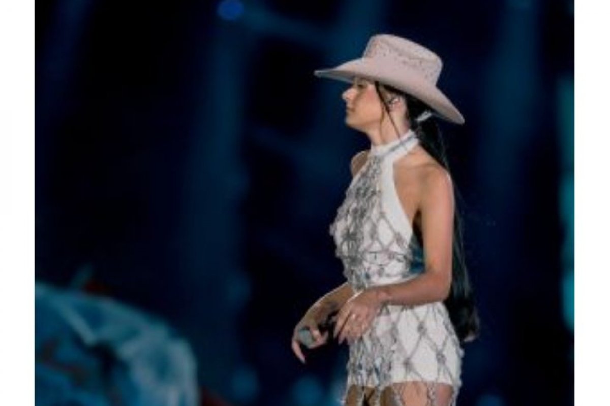 Ana Castela grava primeiro DVD da carreira com direito à desfecho triunfal sobre cavalo de 5 metros!