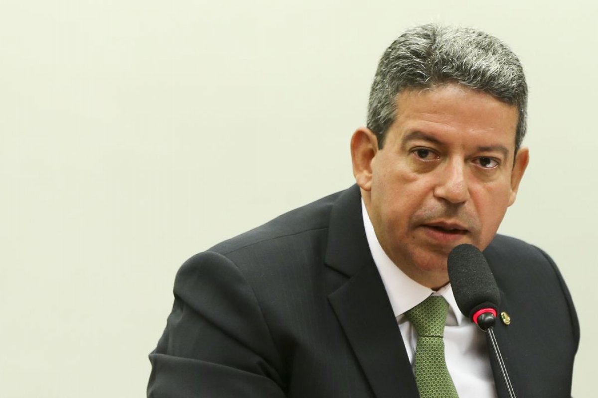 Lira defende suspensão com corte de salário de deputados que se envolverem em troca de ofensas na Câmara