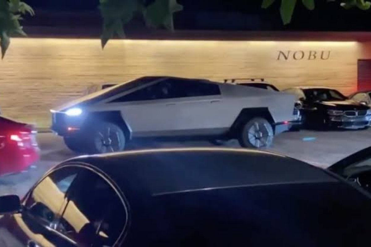 Cybertruck já circula nos EUA nas mãos de Elon Musk