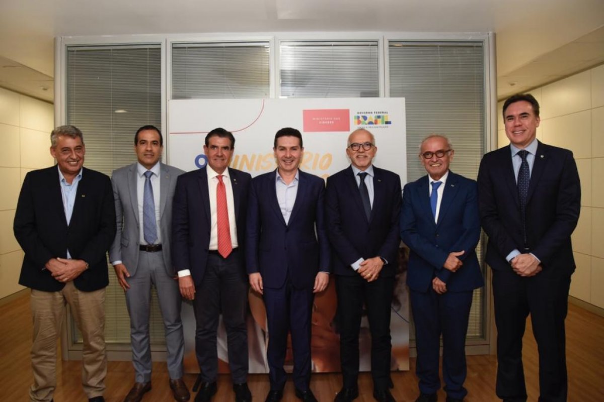 Bruno Reis volta a se reunir com prefeitos e ministro das Cidades para debater subsídio do transporte público