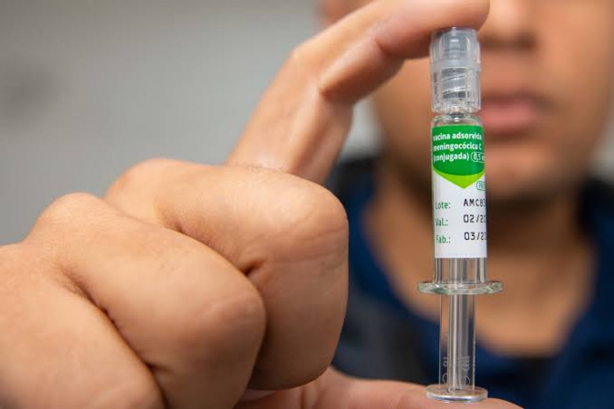 Anvisa autoriza produção nacional da vacina combatendo ameaça da meningite