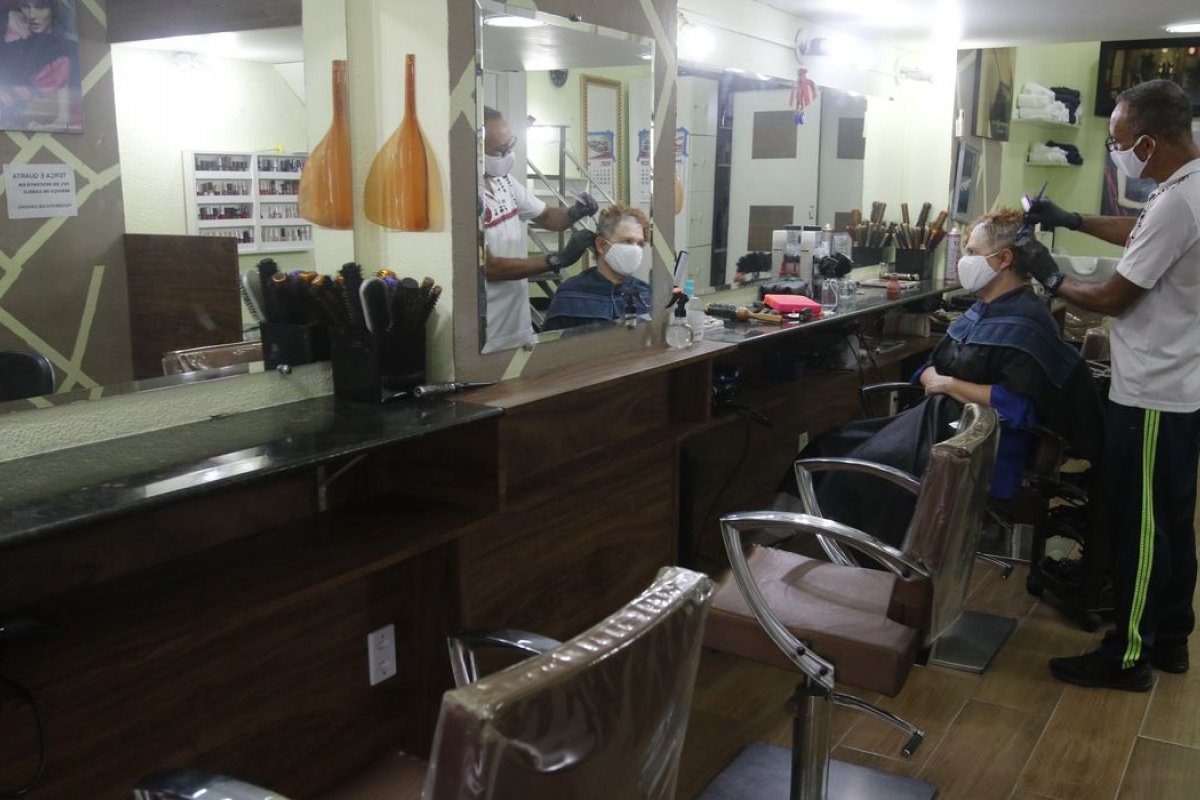 Setor de serviços avança 0,9% em março e fecha 1º trimestre em alta de 5,8%