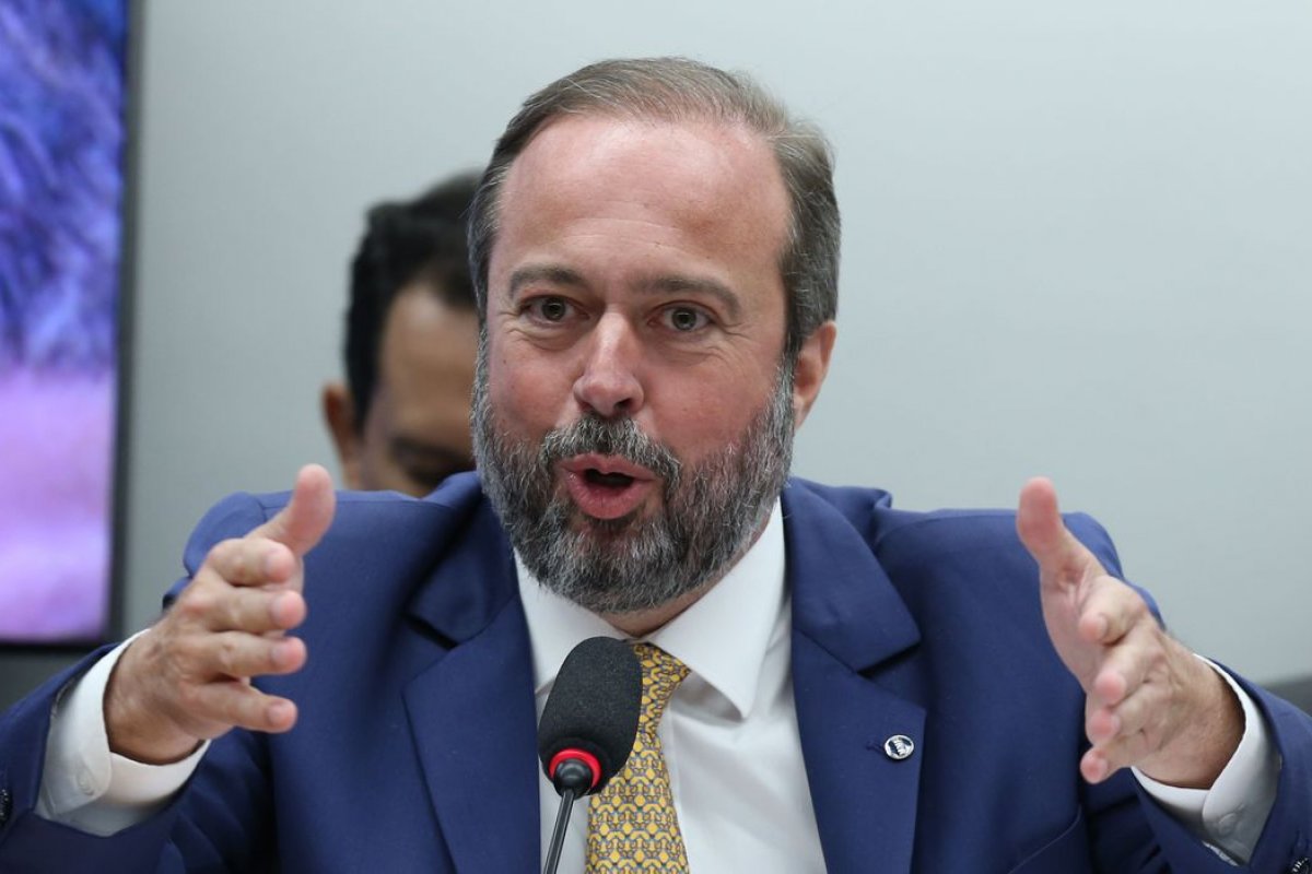 Ministro de Minas e Energia concorda com críticas do governo sobre privatização da Eletrobras