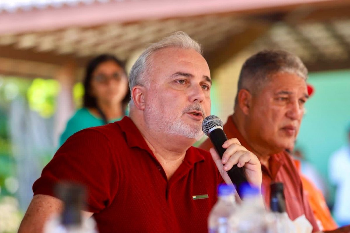 Presidente da Petrobras nega intervenção do governo em nova política de preços