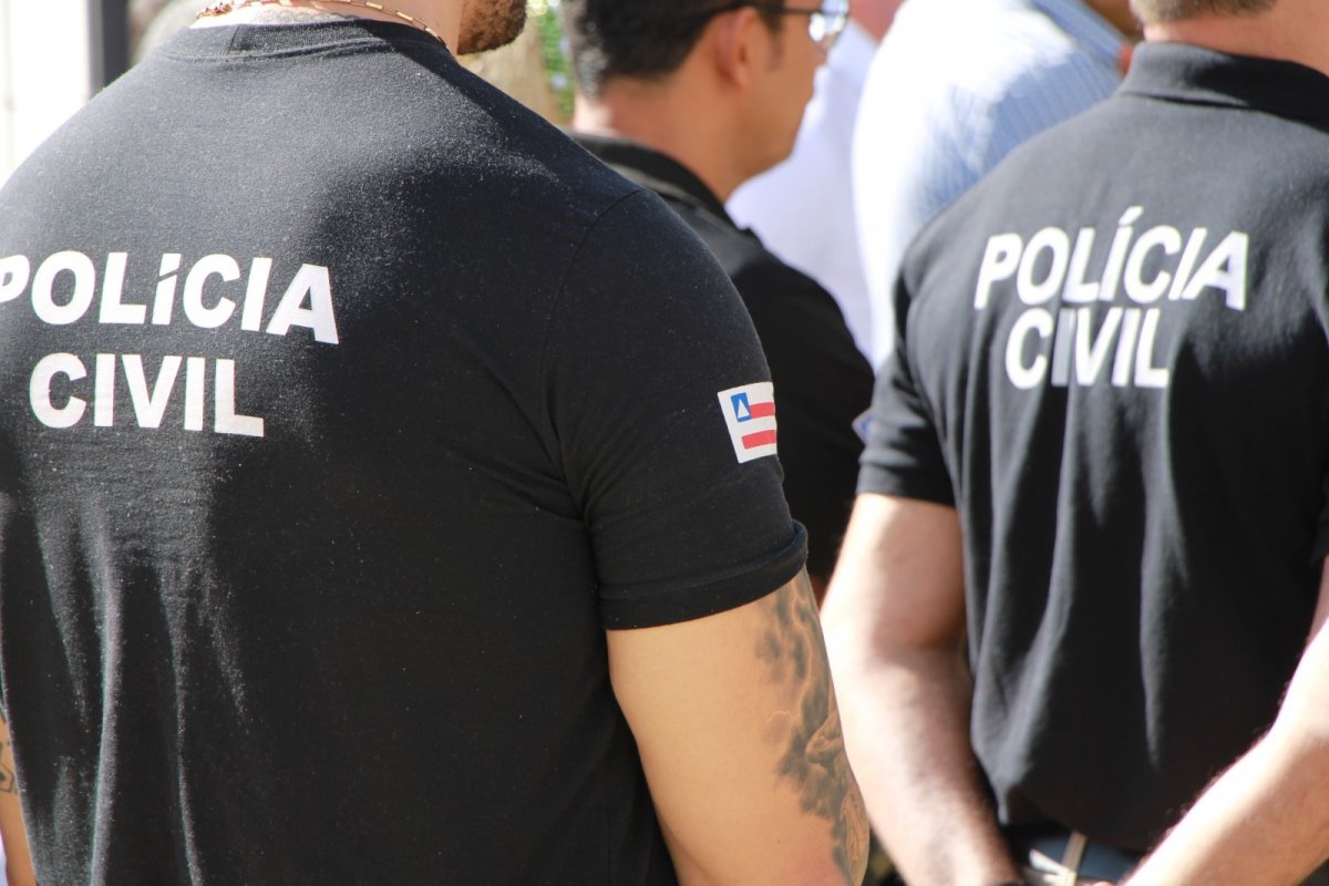 Polícia prende o suspeito de agredir um homem a pauladas em Porto Seguro