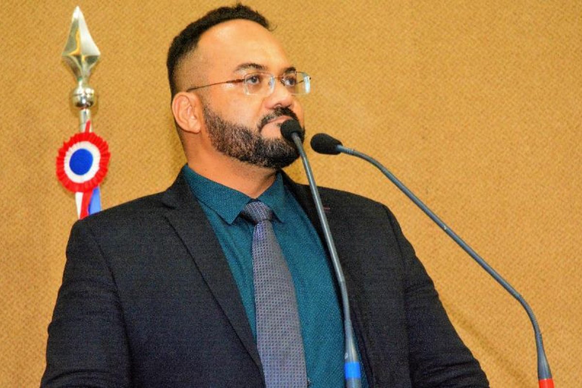 "Pacote de maldade", dispara Leandro de Jesus sobre proposta de reajuste salarial de servidores 