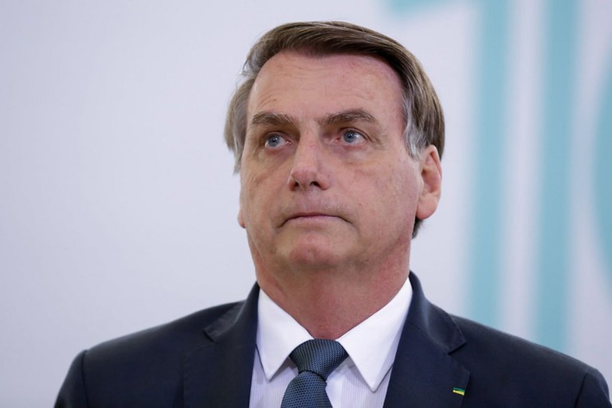 Bolsonaro depõe por 3 horas sobre suposta fraude dos cartões de vacina