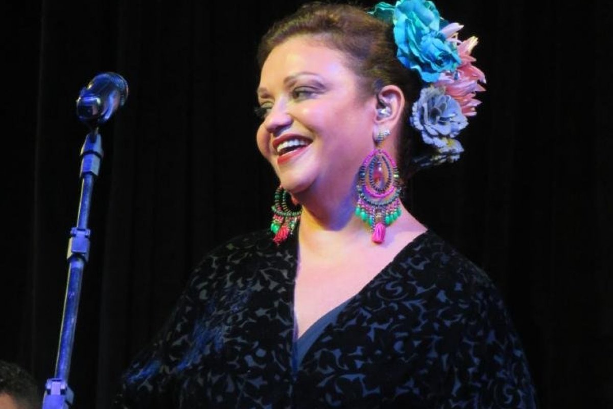 Mônica Sangalo leva o show Madame no Varejo para o Restaurante Pedra da Sereia!