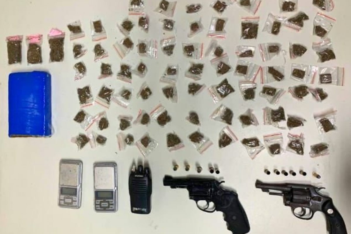 Duas armas são apreendidas em Feira de Santana