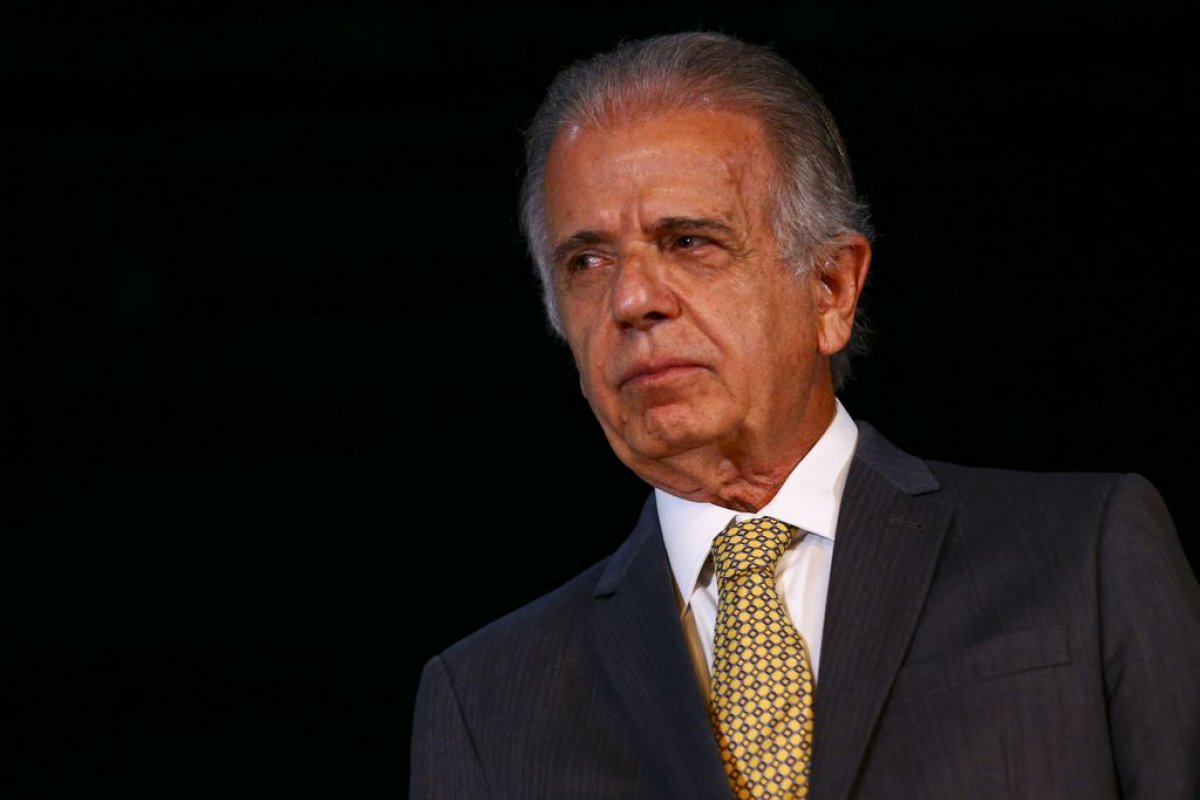 Múcio afirma que não há atividade político-partidária nos quartéis