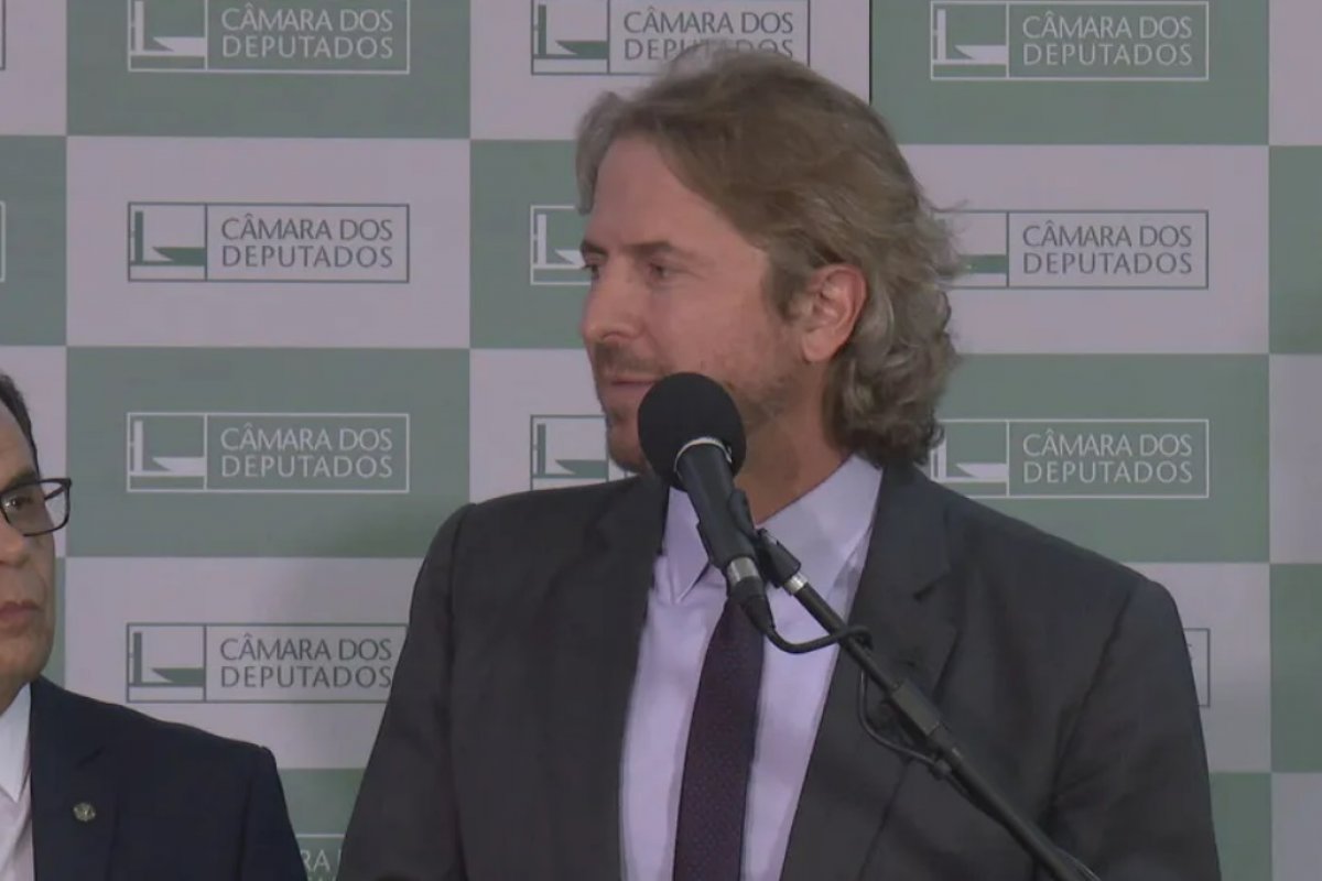 "Não acho que é o nome dos mais equilibrados aqui", diz líder do PT sobre escolha de Salles para relatoria da CPI