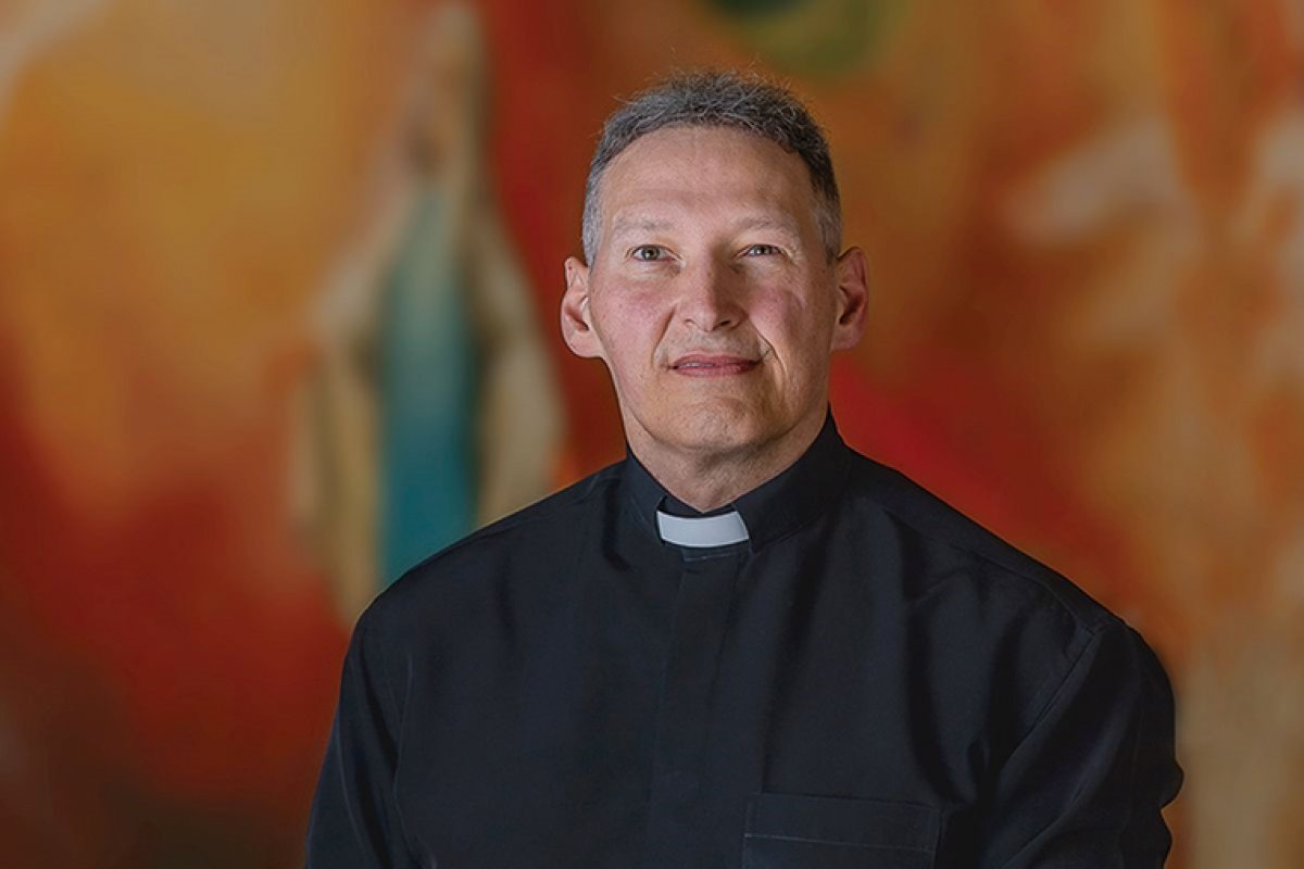 Padre Marcelo Rossi estará em Salvador com a turnê de lançamento dos livros Menos é Mais e Batismo de Fogo!