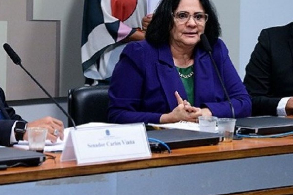 Damares pede acesso aos documentos da CPI do DF