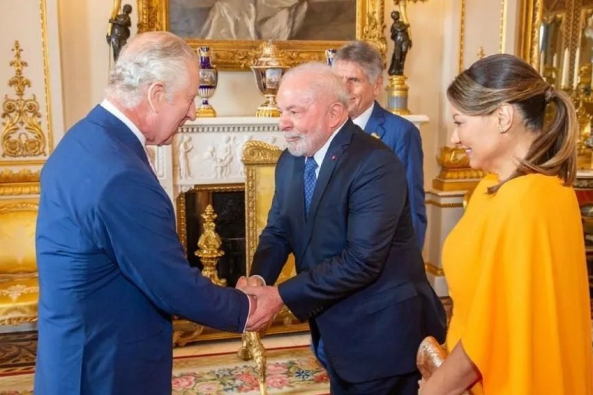 Rei Charles III quer visitar o Brasil ainda neste ano, diz diplomata