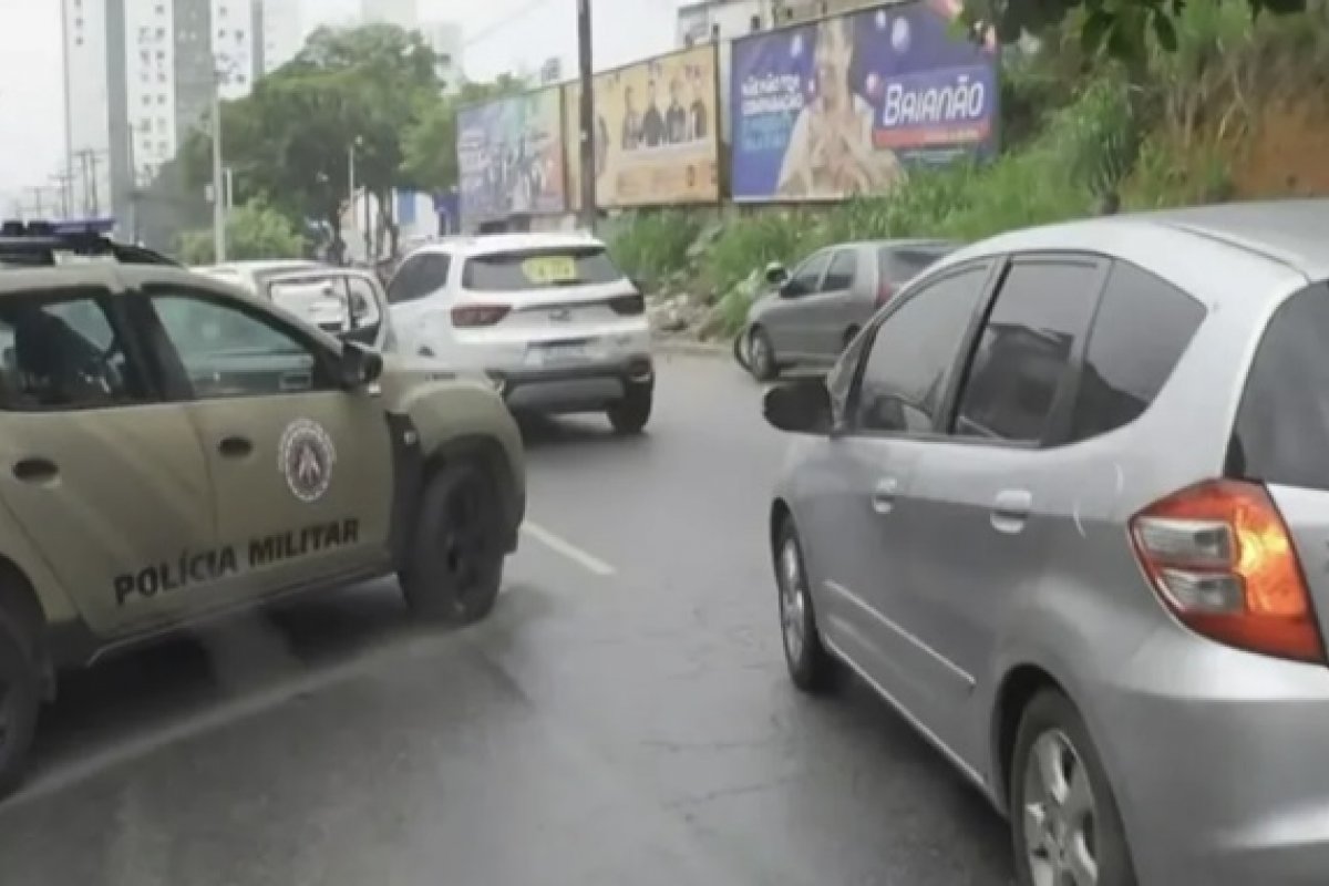 Prestador de serviços da Neoenergia Coelba é morto dentro de carro em Salvador